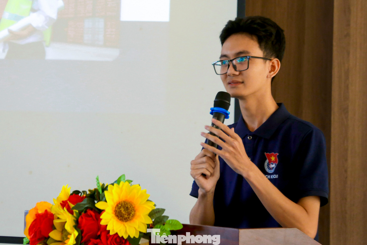 Sinh viên trường Đại học Bách khoa Đà Nẵng bàn về trách nhiệm của sinh viên trong xây dựng chủ nghĩa xã hội thời kỳ số. Sinh viên trường Đại học Bách khoa Đà Nẵng bàn về trách nhiệm của sinh viên trong xây dựng chủ nghĩa xã hội thời kỳ số.