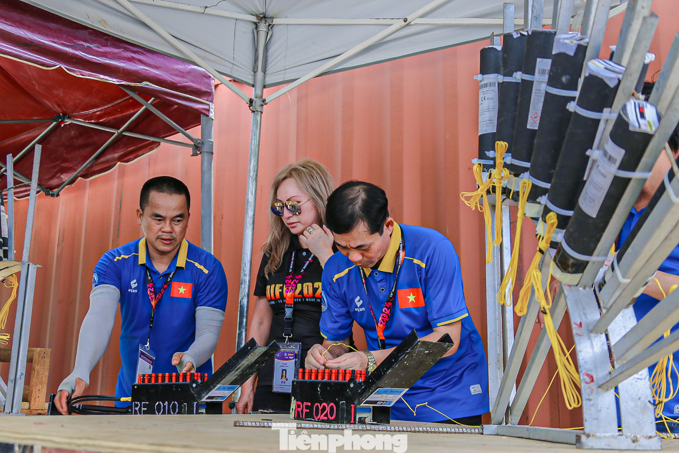 Trận địa pháo đã được đội Việt Nam - Pháp lắp đặt, chuẩn bị kỹ càng.