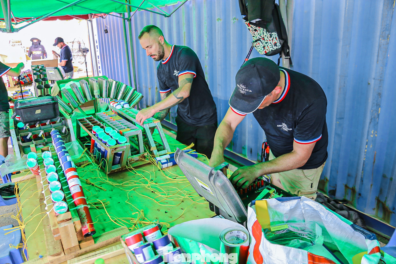 Trận địa pháo đã được đội Việt Nam - Pháp lắp đặt, chuẩn bị kỹ càng.