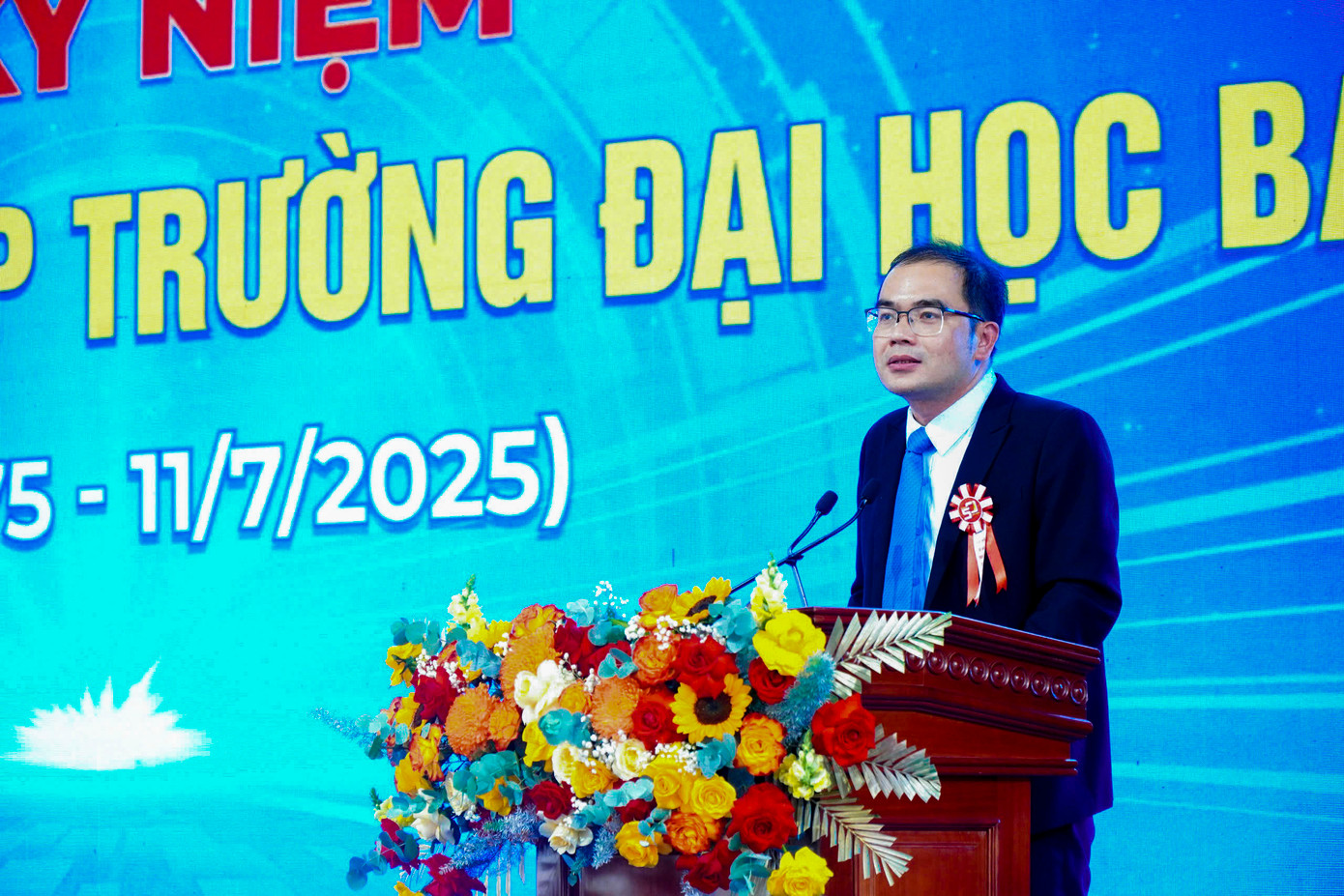 Phó Giáo sư, Tiến sĩ Nguyễn Hữu Hiếu - Hiệu trưởng Trường ĐH Bách Khoa Đà Nẵng cho biết: Suốt 50 năm qua, Trường Đại học Bách khoa Đà Nẵng luôn xác định hợp tác quốc tế và gắn kết doanh nghiệp là hai trụ cột chiến lược nhằm nâng cao chất lượng đào tạo và năng lực hội nhập.