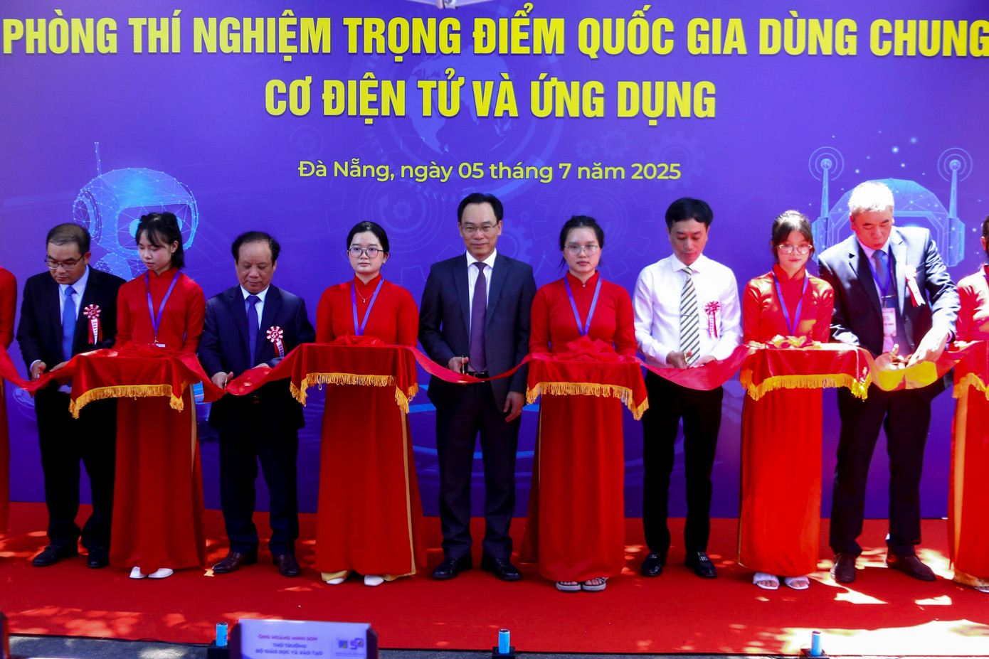 Ngày 5/7, Trường Đại học Bách khoa - ĐH Đà Nẵng chính thức khánh thành Phòng Thí nghiệm trọng điểm Quốc gia dùng chung Cơ điện tử và Ứng dụng, trở thành một trong những trung tâm nghiên cứu, đào tạo công nghệ cao hiện đại bậc nhất khu vực miền Trung - Tây Nguyên.