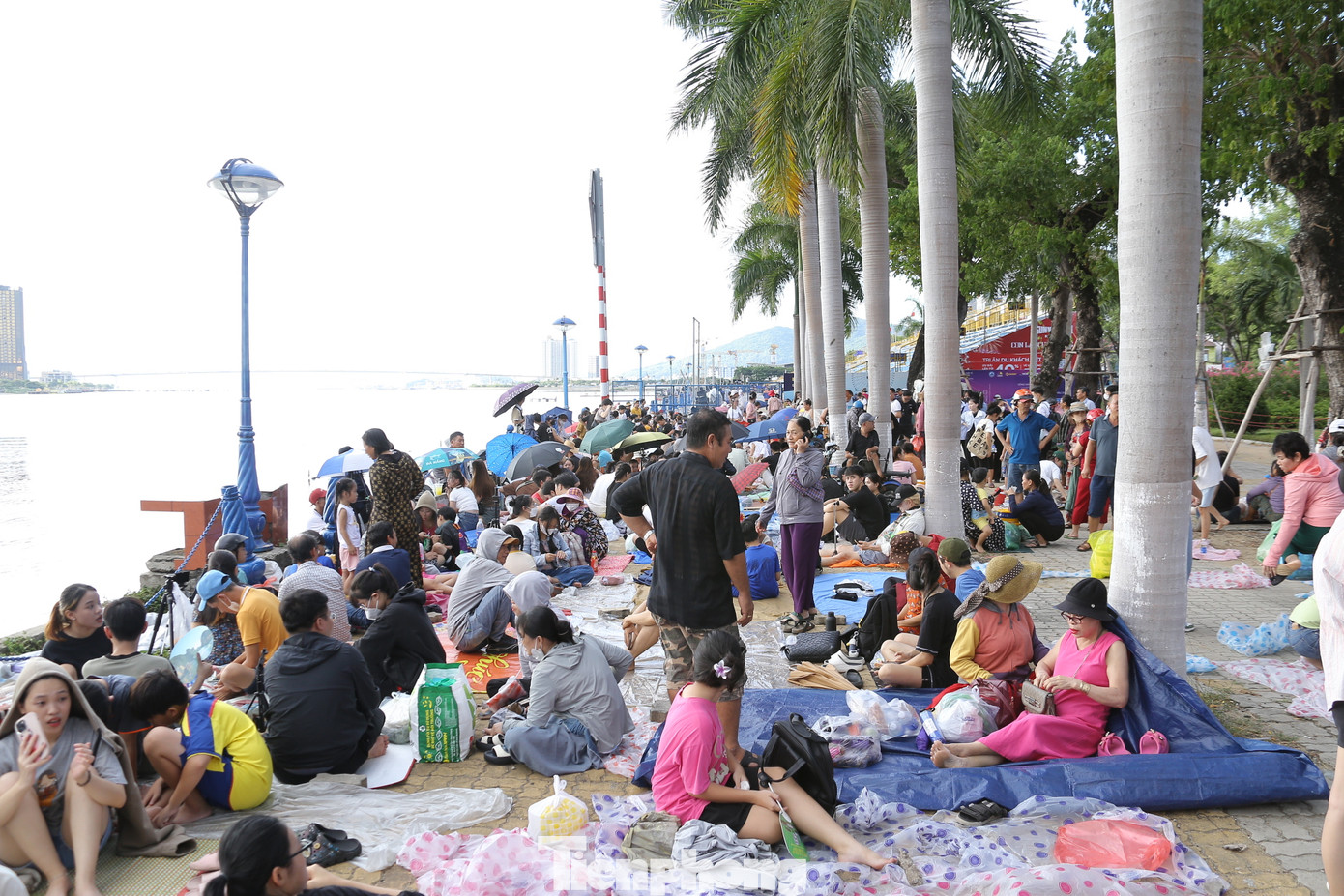Với màn “tái đấu” giữa Phần Lan và Trung Quốc, đêm chung kết Lễ hội pháo hoa quốc tế Đà Nẵng - DIFF 2024 được đánh giá là đêm hấp dẫn bậc nhất trong các mùa DIFF từ trước đến nay, đưa Đà Nẵng đang trở thành điểm đến được nhiều du khách lựa chọn trong những ngày này.