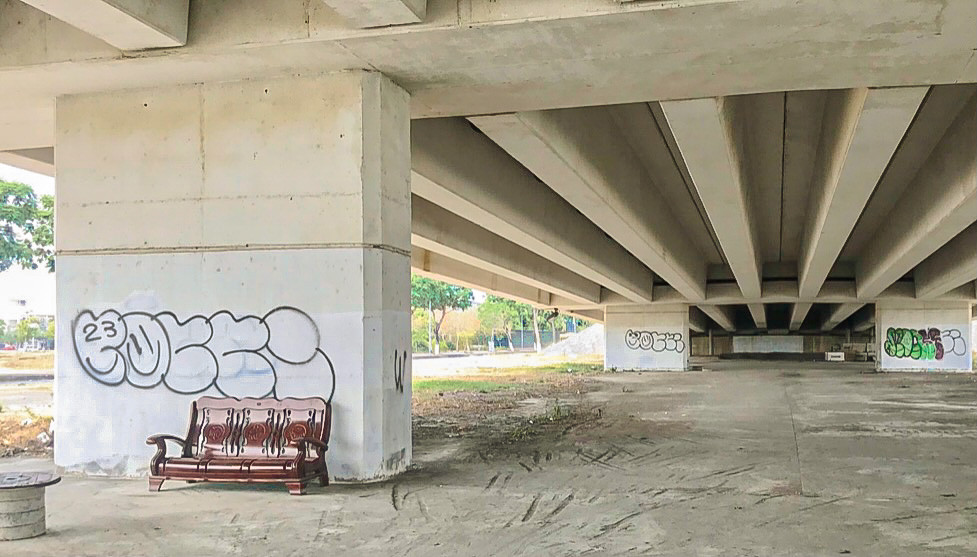 Các ký hiệu, hình vẽ graffiti xuất hiện nhan nhản khắp các tuyến phố Đà Nẵng.