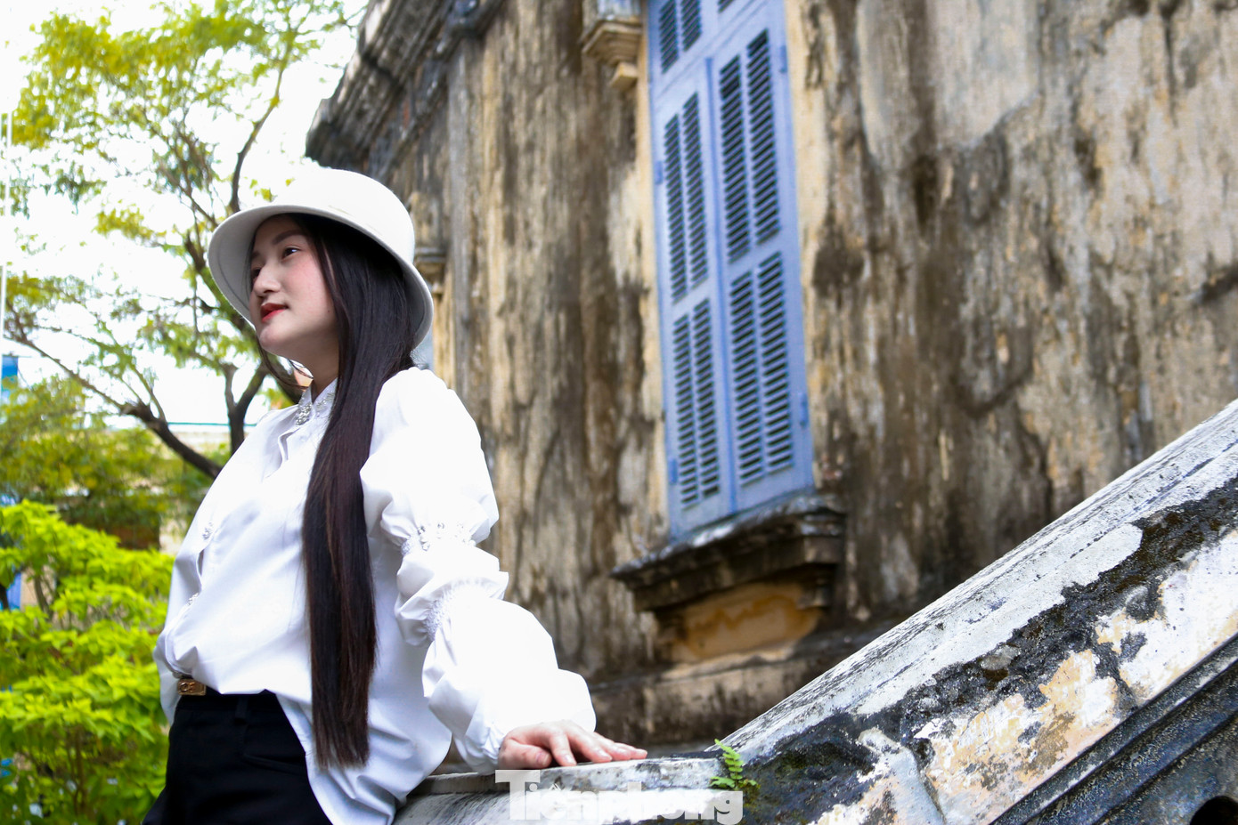 Với phong cách kiến trúc Pháp cổ kính, ngôi nhà đã thu hút đông đảo bạn trẻ tìm đến để chụp hình mỗi dịp cuối tuần. Với phong cách kiến trúc Pháp cổ kính, ngôi nhà đã thu hút đông đảo bạn trẻ tìm đến để chụp hình mỗi dịp cuối tuần.