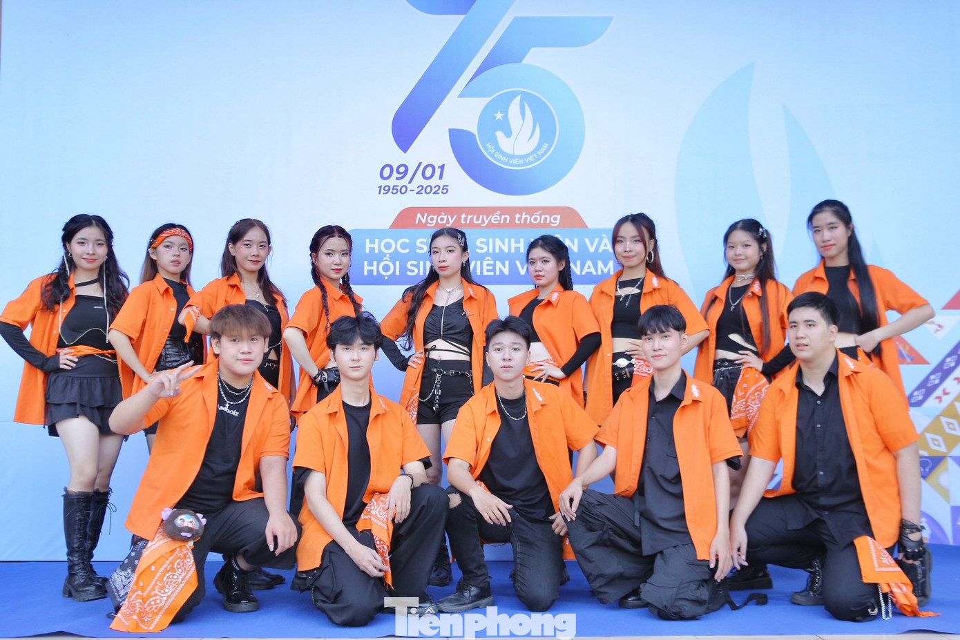 Những màn vũ điệu sôi động khiến các bạn sinh viên hào hứng, thích thú. Những màn vũ điệu sôi động khiến các bạn sinh viên hào hứng, thích thú.