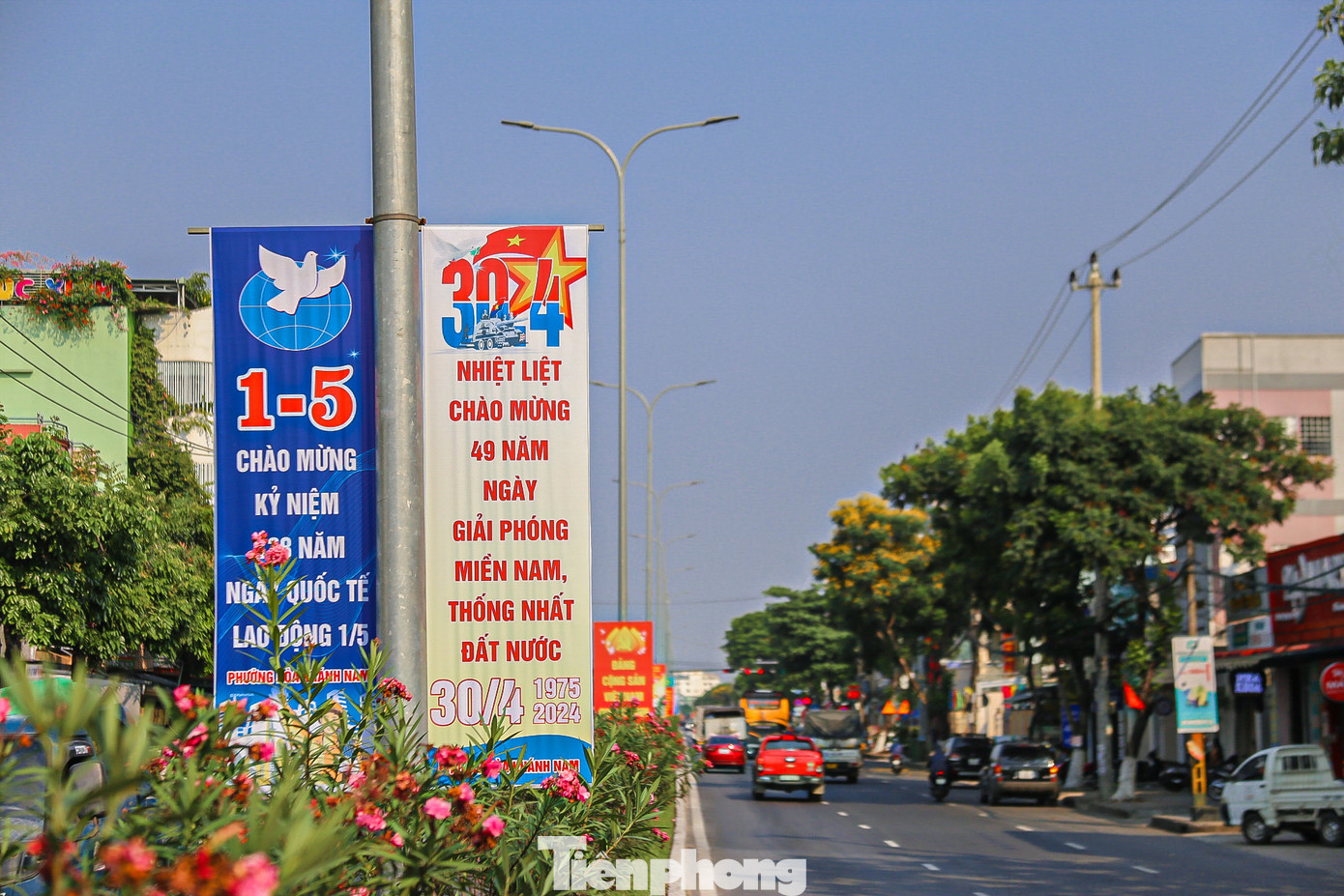 Hoạt động trang trí, tuyên truyền cổ động nhằm nêu bật ý nghĩa lịch sử, truyền thống cách mạng, lòng yêu nước, tự hào dân tộc.