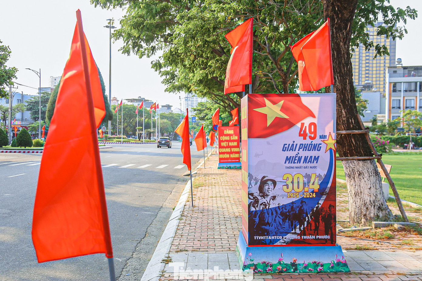 Hoạt động trang trí, tuyên truyền cổ động nhằm nêu bật ý nghĩa lịch sử, truyền thống cách mạng, lòng yêu nước, tự hào dân tộc.