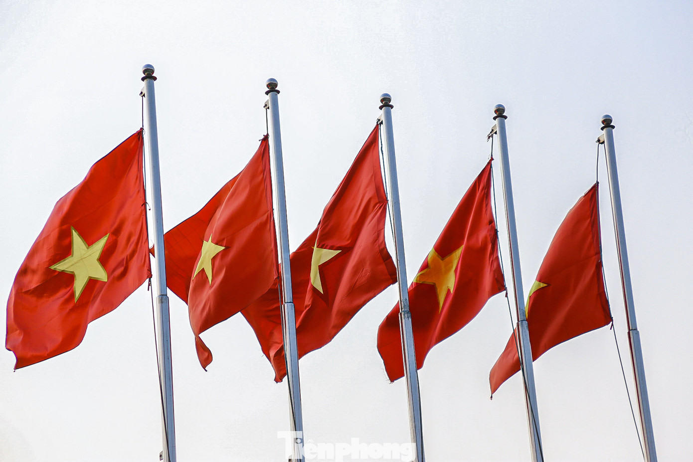 Hình ảnh nhắc nhớ về ngày thống nhất đất nước, niềm tự hào dân tộc, về con người Việt Nam luôn yêu chuộng hòa bình.