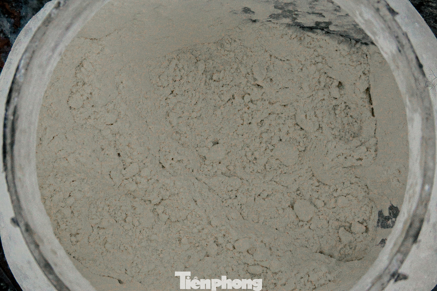 Bột mỳ là thức ăn mà cá đối rất thích nên các cần thủ dùng để làm mồi câu.