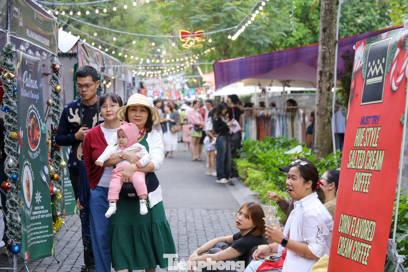 Phiên chợ Giáng sinh ở Đà Nẵng không chỉ là nơi mua sắm, vui chơi, mà còn là nơi kết nối mọi người, mang lại niềm vui và sự ấm áp trong mùa lễ hội cuối năm. Đây chắc chắn sẽ là trải nghiệm khó quên đối với mỗi du khách khi đến Đà Nẵng.