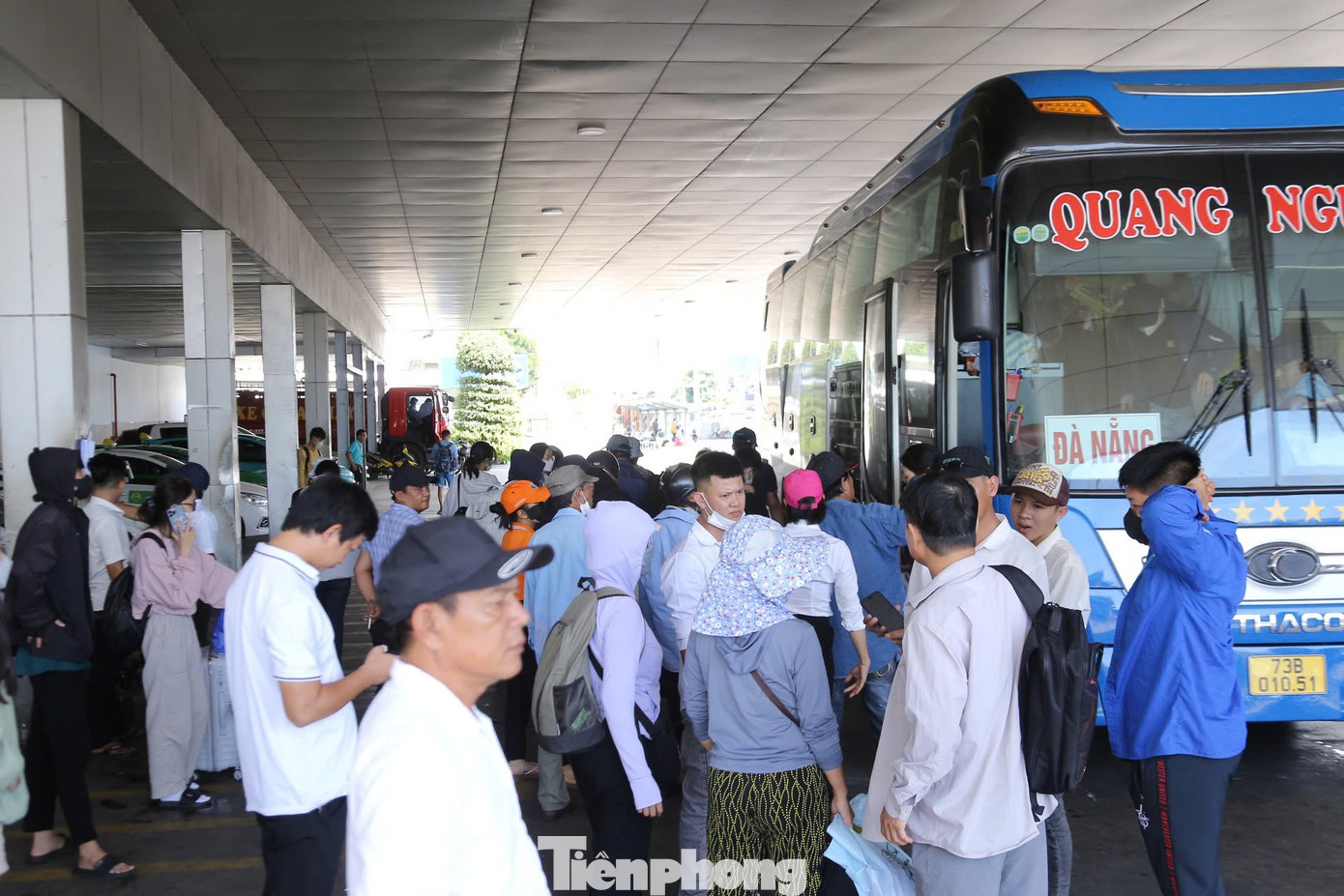 Dịp lễ này, mỗi ngày có hàng trăm lượt phương tiện xuất bến để phục vụ nhu cầu đi lại của hành khách.