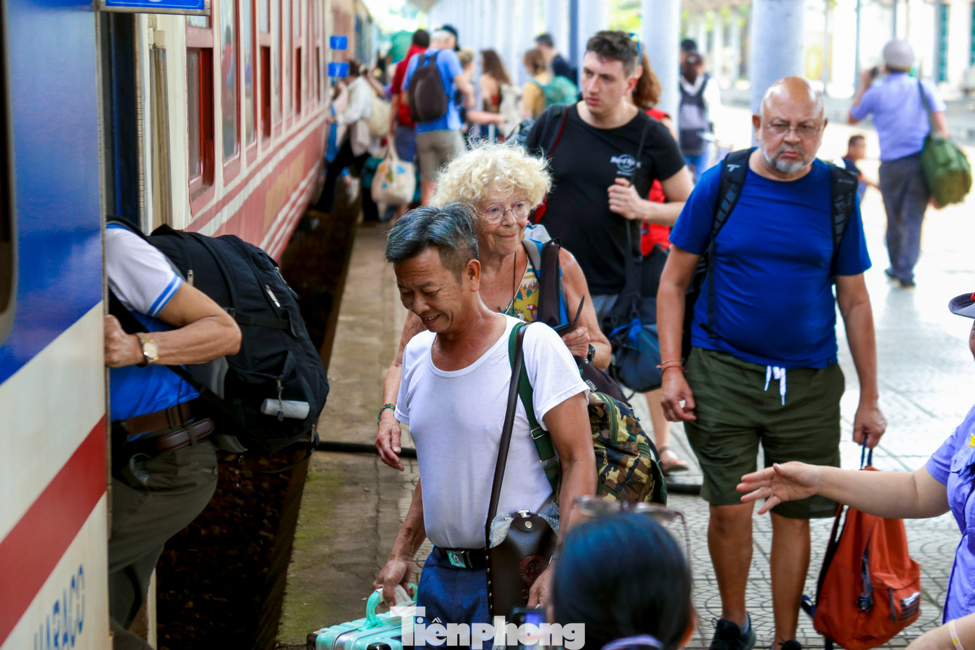 Lượng khách đi tàu tăng cao dịp lễ 30/4 và 1/5.