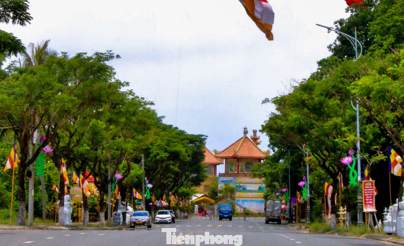 Theo kế hoạch, Lễ cung rước xá lợi Phật từ sân bay về chùa Quán Thế Âm dự kiến diễn ra lúc 16h ngày 30/5 qua các tuyến đường Nguyễn Văn Linh - Bạch Đằng - Trần Phú - cầu Rồng - Ngô Quyền - Ngũ Hành Sơn - Lê Văn Hiến - Sư Vạn Hạnh - chùa Quán Thế Âm. Lễ cung tiễn xá lợi Đức Phật từ chùa Quán Thế Âm ra sân bay Đà Nẵng để trở về Ấn Độ ngày 2/6 theo lộ trình từ chùa Quán Thế Âm qua các tuyến đường Sư Vạn Hạnh - Lê Văn Hiến - cầu Tiên Sơn - đường 2/9 - Nguyễn Văn Linh - sân bay Đà Nẵng.