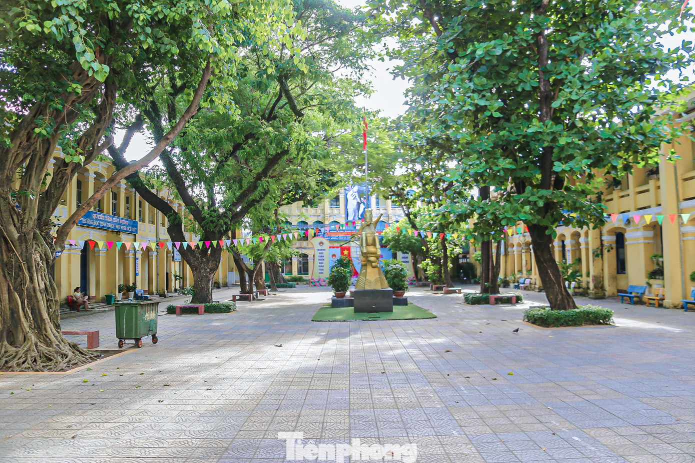 Trước đó, ngày 24/5, tại kỳ họp thứ 17 (kỳ họp chuyên đề) Hội đồng nhân dân (HĐND) TP. Đà Nẵng khóa X, nhiệm kỳ 2021 - 2026 đã thống nhất chủ trương đầu tư hơn 108 tỷ đồng xây dựng trường học tiểu học Phù Đổng (cơ sở 1). Thời gian thực hiện từ năm 2023 đến năm 2027. Trước đó, ngày 24/5, tại kỳ họp thứ 17 (kỳ họp chuyên đề) Hội đồng nhân dân (HĐND) TP. Đà Nẵng khóa X, nhiệm kỳ 2021 - 2026 đã thống nhất chủ trương đầu tư hơn 108 tỷ đồng xây dựng trường học tiểu học Phù Đổng (cơ sở 1). Thời gian thực hiện từ năm 2023 đến năm 2027.