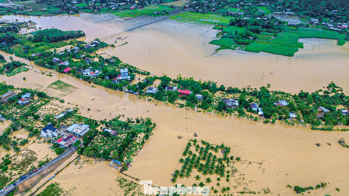 Nhiều vùng tại xã Hòa Bắc, huyện Hòa Vang ngập sâu trong bão số 6. Nhiều vùng tại xã Hòa Bắc, huyện Hòa Vang ngập sâu trong bão số 6.