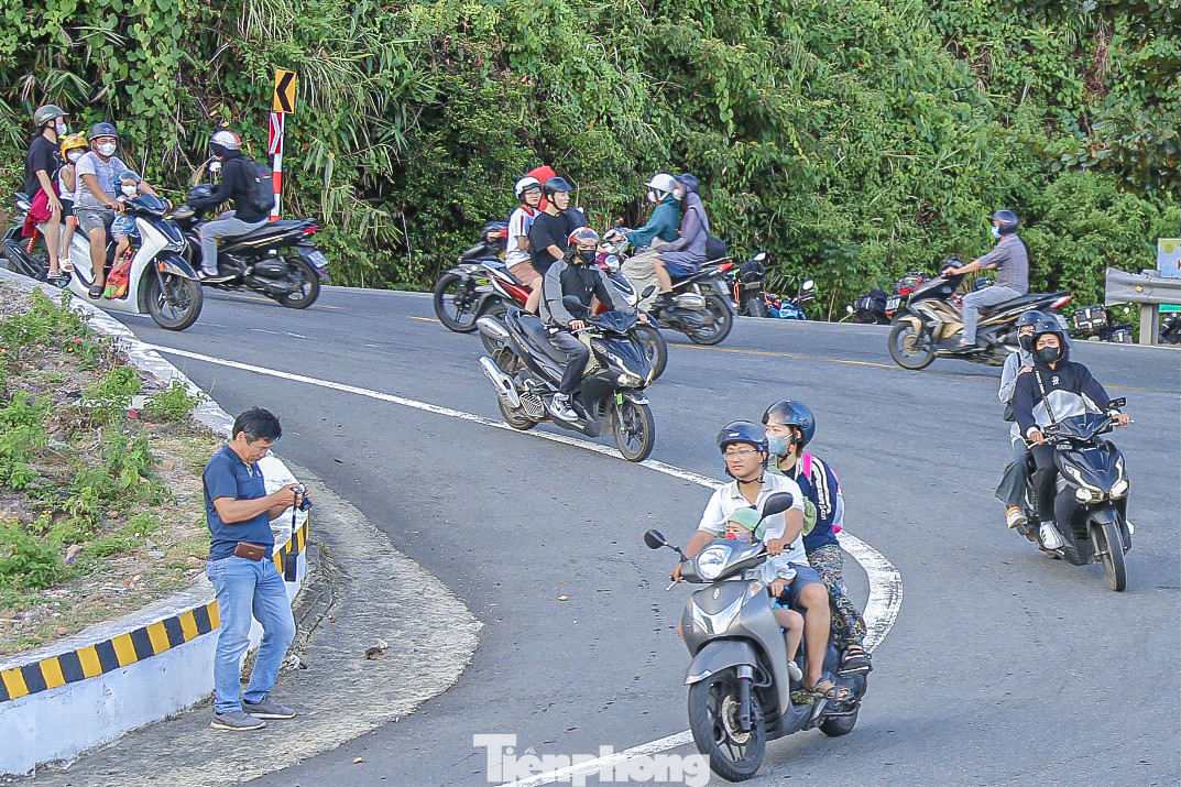 Quan cảnh tại cung đèo Hải Vân vào lúc 9h sáng ngày 3/9. Quan cảnh tại cung đèo Hải Vân vào lúc 9h sáng ngày 3/9.