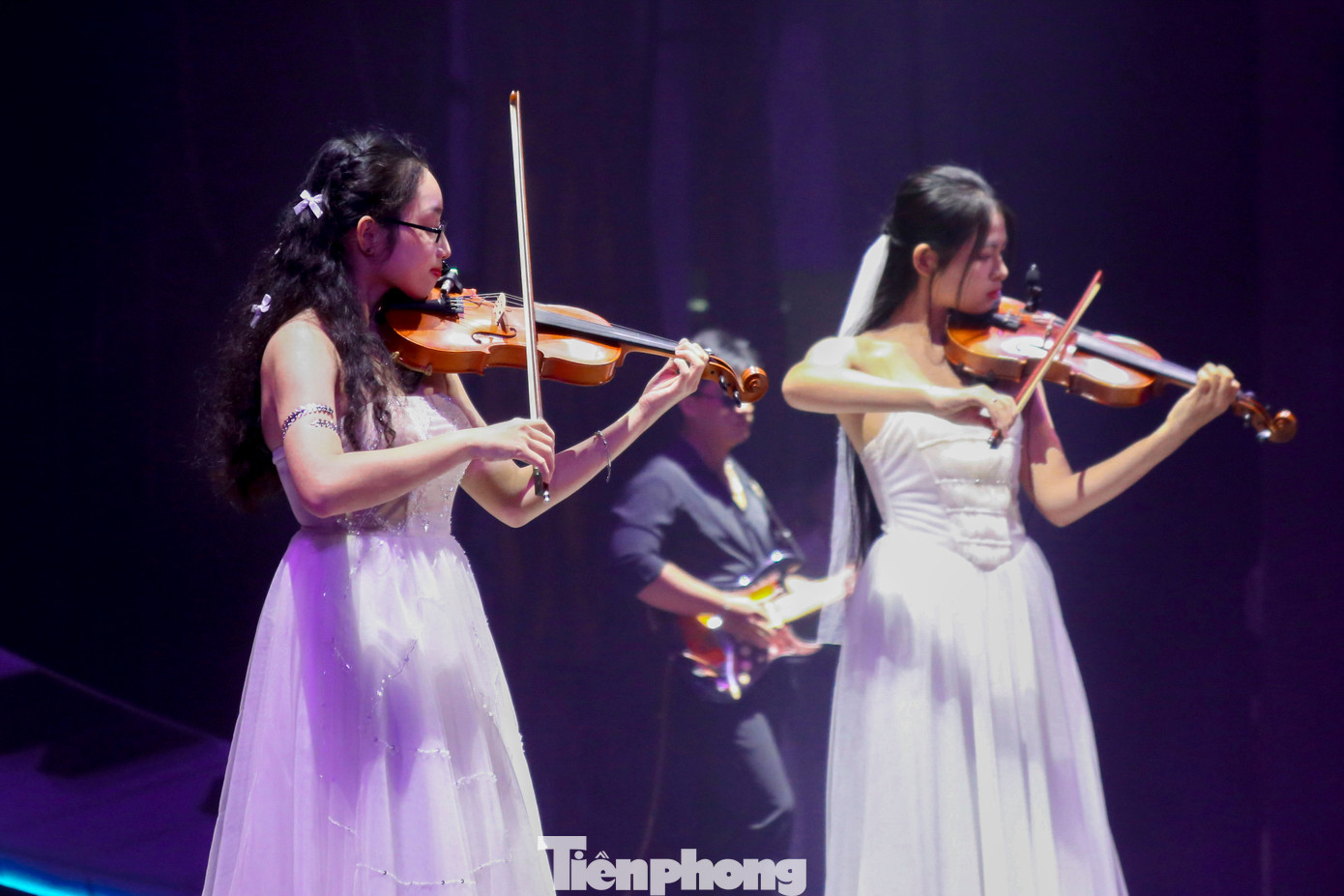 21 tiết mục trong đêm chung kết đều mang một màu sắc riêng biệt, đa dạng thể loại từ hát, múa, hợp xướng đến sử dụng nhạc cụ và khiêu vũ… đã để lại dấu ấn khó phai trong lòng khán giả. 21 tiết mục trong đêm chung kết đều mang một màu sắc riêng biệt, đa dạng thể loại từ hát, múa, hợp xướng đến sử dụng nhạc cụ và khiêu vũ… đã để lại dấu ấn khó phai trong lòng khán giả.