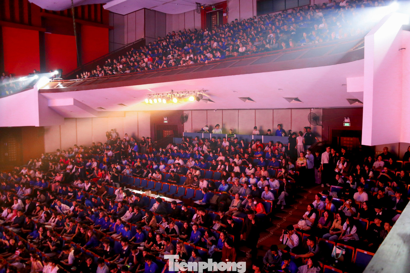 Đêm chung kết thu hút hàng nghìn bạn trẻ đến từ các trường đại học trên địa bàn thành phố Đà Nẵng. Đêm chung kết thu hút hàng nghìn bạn trẻ đến từ các trường đại học trên địa bàn thành phố Đà Nẵng.