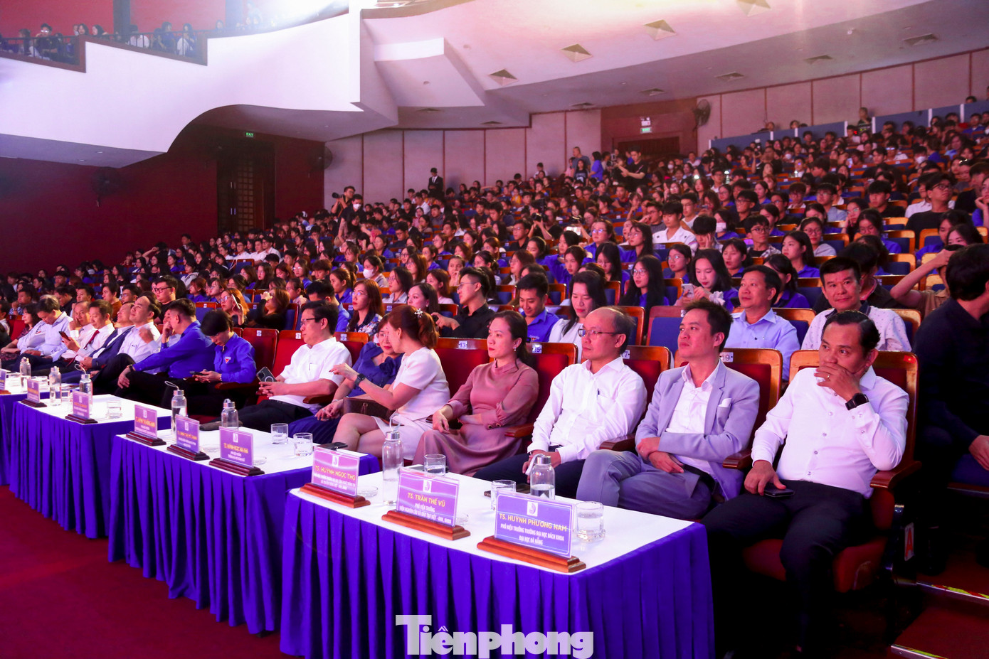 Liên hoan Tài năng sinh viên Đại học Đà Nẵng năm 2025 với chủ đề "Sắc màu tuổi trẻ - The Colors of Youth" là sự kiện ý nghĩa của tuổi trẻ ĐH Đà Nẵng, chào mừng 30 năm thành lập Đoàn và hướng tới kỷ niệm 50 năm Ngày Giải phóng miền Nam, thống nhất đất nước. Liên hoan Tài năng sinh viên Đại học Đà Nẵng năm 2025 với chủ đề "Sắc màu tuổi trẻ - The Colors of Youth" là sự kiện ý nghĩa của tuổi trẻ ĐH Đà Nẵng, chào mừng 30 năm thành lập Đoàn và hướng tới kỷ niệm 50 năm Ngày Giải phóng miền Nam, thống nhất đất nước.