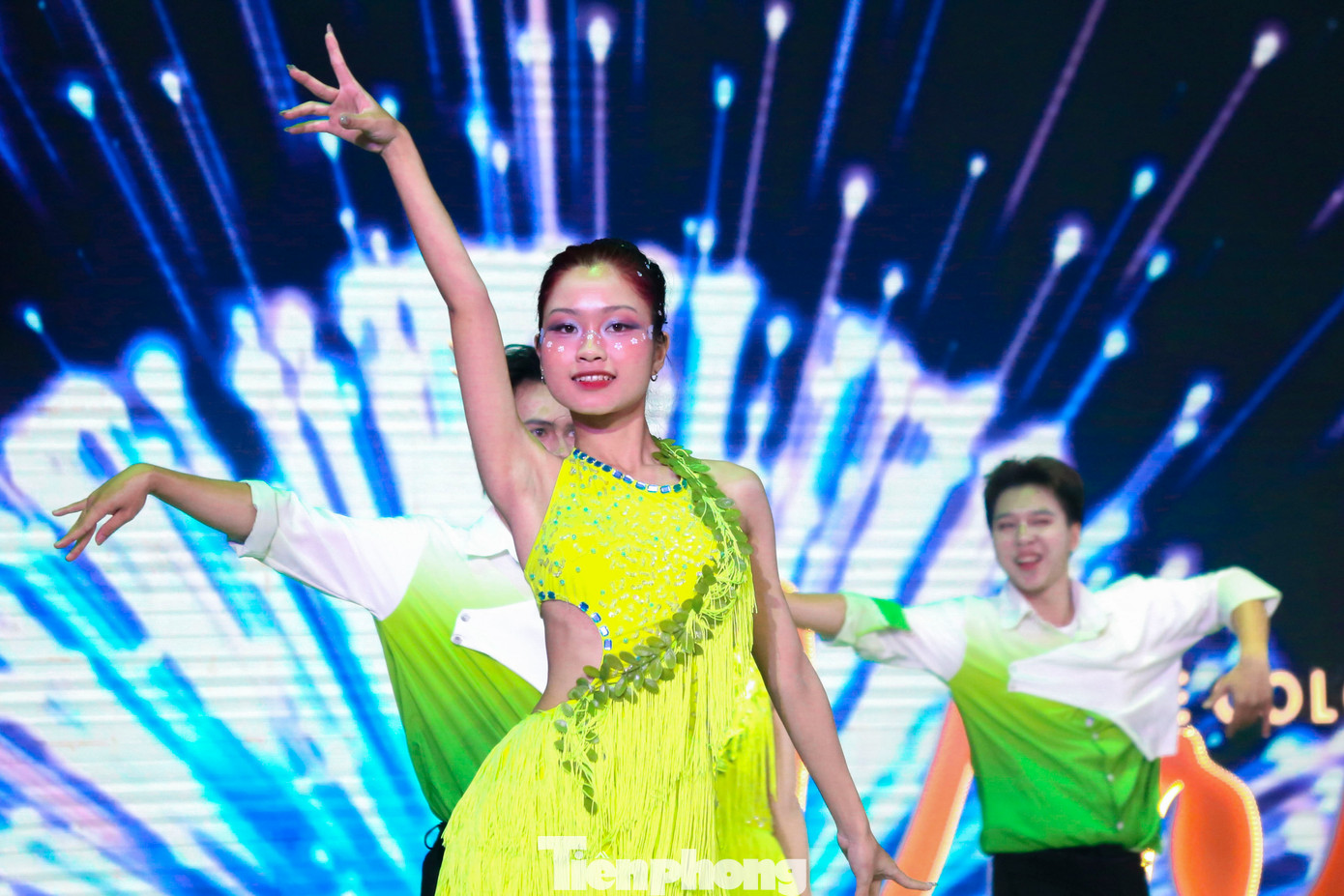 21 tiết mục trong đêm chung kết đều mang một màu sắc riêng biệt, đa dạng thể loại từ hát, múa, hợp xướng đến sử dụng nhạc cụ và khiêu vũ… đã để lại dấu ấn khó phai trong lòng khán giả. 21 tiết mục trong đêm chung kết đều mang một màu sắc riêng biệt, đa dạng thể loại từ hát, múa, hợp xướng đến sử dụng nhạc cụ và khiêu vũ… đã để lại dấu ấn khó phai trong lòng khán giả.