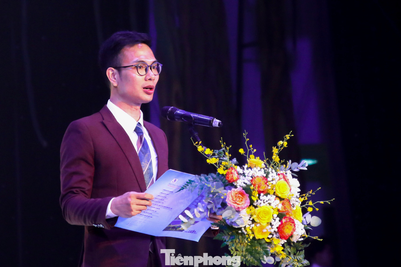 Anh Nguyễn Thành Đạt - Bí thư Đoàn Đại học Đà Nẵng cho biết: Liên hoan tài năng sinh viên Đại học Đà Nẵng 2025 không chỉ là một sự kiện văn hóa nghệ thuật mà còn mang ý nghĩa sâu sắc, góp phần thúc đẩy sự phát triển toàn diện của sinh viên. Đây là minh chứng sống động cho sức trẻ, sự năng động và tài năng của sinh viên Đà Nẵng, đồng thời khẳng định vai trò chủ đạo của Đoàn Thanh niên - Hội Sinh viên trong việc tạo dựng những sân chơi bổ ích, góp phần phát triển mạnh mẽ phong trào sinh viên và đóng góp vào sự nghiệp xây dựng, phát triển đất nước. Anh Nguyễn Thành Đạt - Bí thư Đoàn Đại học Đà Nẵng cho biết: Liên hoan tài năng sinh viên Đại học Đà Nẵng 2025 không chỉ là một sự kiện văn hóa nghệ thuật mà còn mang ý nghĩa sâu sắc, góp phần thúc đẩy sự phát triển toàn diện của sinh viên. Đây là minh chứng sống động cho sức trẻ, sự năng động và tài năng của sinh viên Đà Nẵng, đồng thời khẳng định vai trò chủ đạo của Đoàn Thanh niên - Hội Sinh viên trong việc tạo dựng những sân chơi bổ ích, góp phần phát triển mạnh mẽ phong trào sinh viên và đóng góp vào sự nghiệp xây dựng, phát triển đất nước.