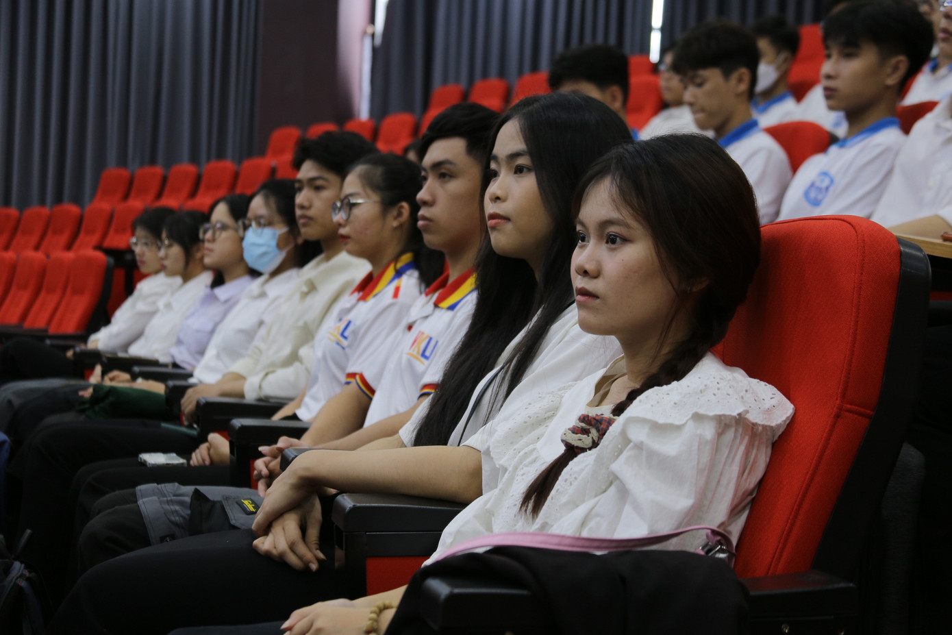 Tại chương trình, các bạn sinh viên được khích lệ, động viên, đồng thời tiếp nhận những chia sẻ về kinh nghiệm của các đội thi tham gia và đạt những thành tích cao từ các mùa trước. Cuộc thi “khởi nghiệp công nghệ trong sinh viên” lần thứ IV thôi thúc những ý tưởng đang ươm mầm trong các đoàn viên thanh niên, sinh viên xuất sắc. Tại chương trình, các bạn sinh viên được khích lệ, động viên, đồng thời tiếp nhận những chia sẻ về kinh nghiệm của các đội thi tham gia và đạt những thành tích cao từ các mùa trước. Cuộc thi “khởi nghiệp công nghệ trong sinh viên” lần thứ IV thôi thúc những ý tưởng đang ươm mầm trong các đoàn viên thanh niên, sinh viên xuất sắc.