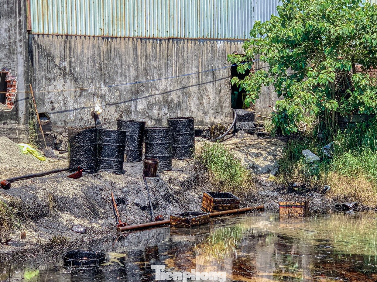 Ông Lê Đức Thương, Chủ tịch UBND xã Hòa Liên cho biết: UBND xã đã nhận được phản ánh từ người dân thôn Hưởng Phước về tình trạng Công ty TNHH Nam Giang xả thải gây ô nhiễm môi trường. UBND xã cũng đã xuống kiểm tra và báo cáo lên Phòng TN&amp;MT huyện Hòa Vang phối hợp xử lý trong thời gian sớm nhất để đảm bảo môi trường cho người dân trong thôn.