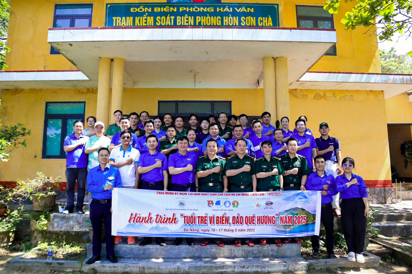 &quot;Chúng tôi mong muốn mỗi đoàn viên, thanh niên không chỉ hiểu về biển đảo quê hương, mà còn sẵn sàng hành động, cống hiến và gìn giữ chủ quyền thiêng liêng của Tổ quốc bằng tất cả trái tim và trách nhiệm của mình&quot;, anh Hùng nói.