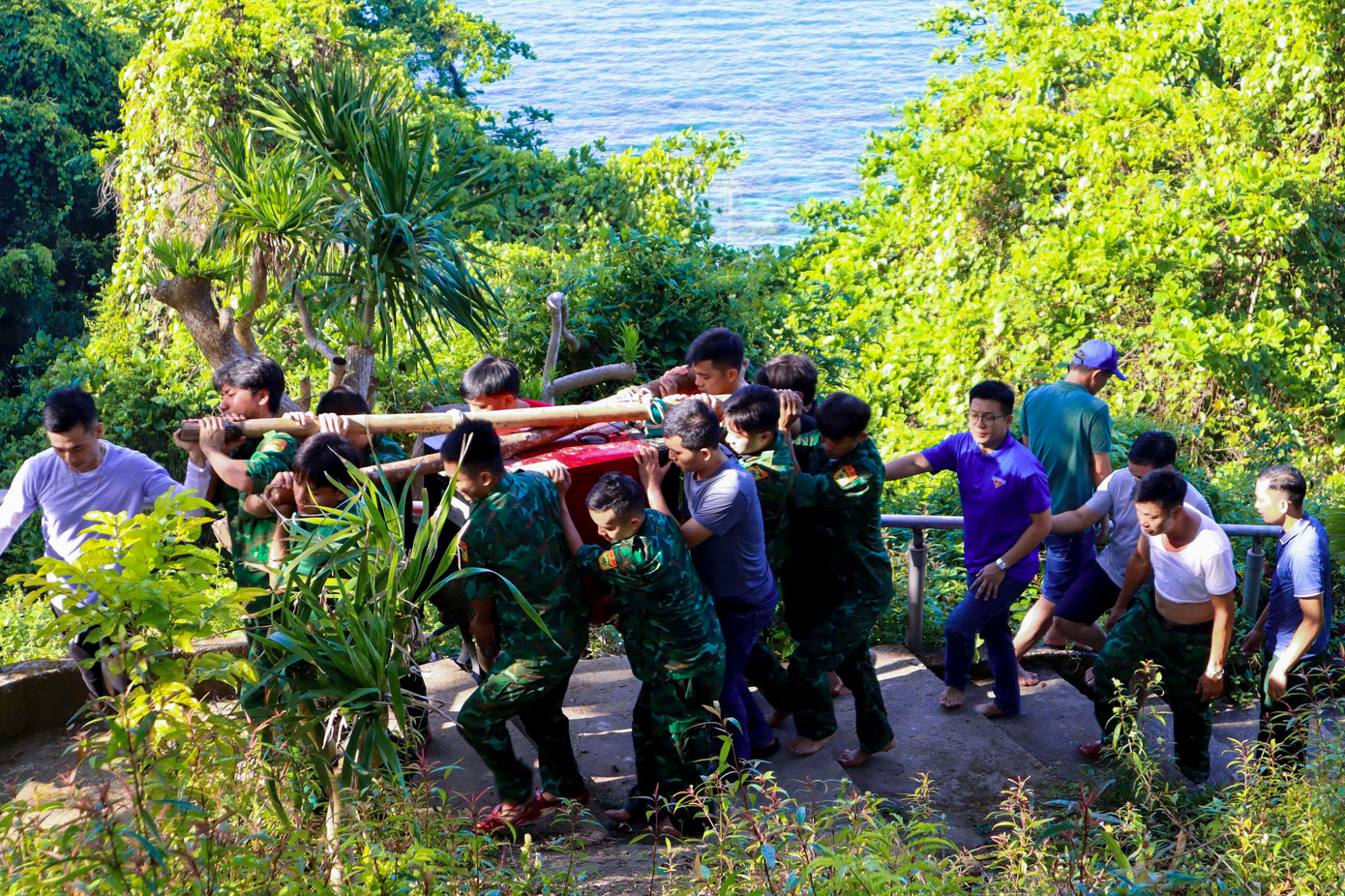 Hành trình &quot;Tuổi trẻ hướng về biển đảo&quot; đã trở thành hoạt động thường niên mang đậm dấu ấn của tuổi trẻ thành phố, kết nối tinh thần yêu nước với hành động thiết thực, lan tỏa sâu rộng trong đoàn viên, thanh niên.