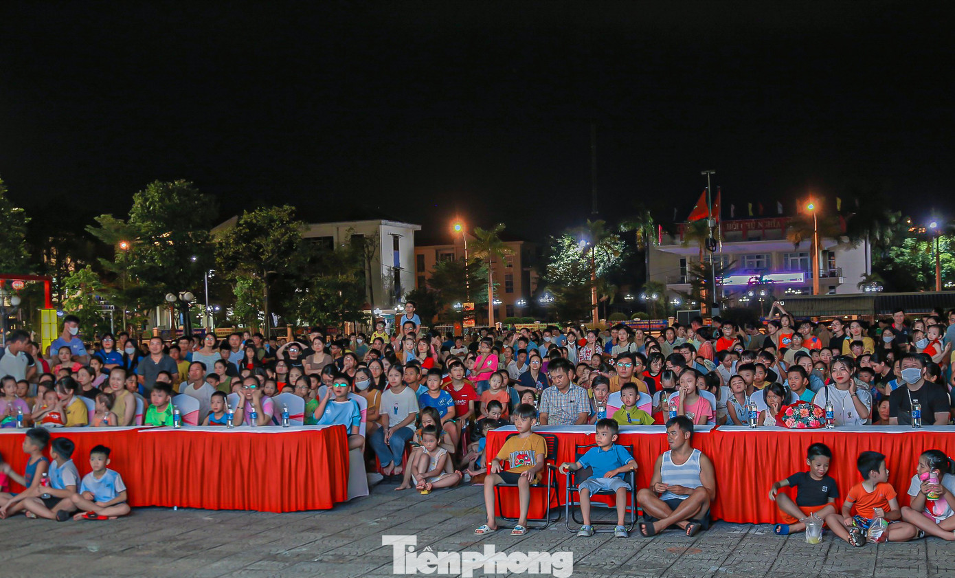 Liên hoan phim châu Á Đà Nẵng lần 2 năm 2024 có 63 phim tham gia. Trong khuôn khổ sự kiện, thành phố đã tổ chức chương trình chiếu phim tại các rạp và chiếu phim ngoài trời tại các công viên có đông người dân với 103 suất chiếu.