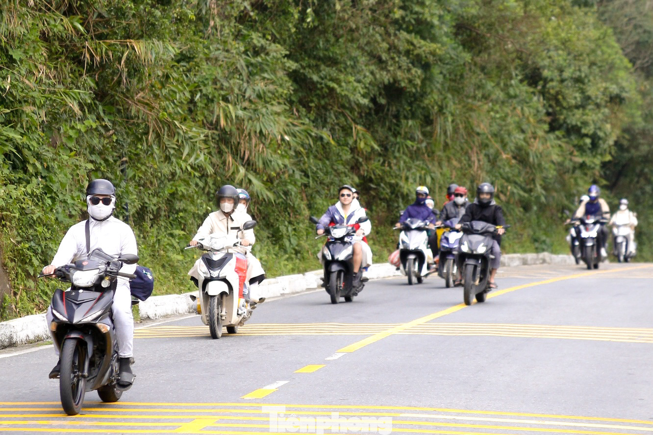 Những người vượt đèo đa số là sinh viên, người lao động quê ở Quảng Bình, Quảng Trị, Huế...
