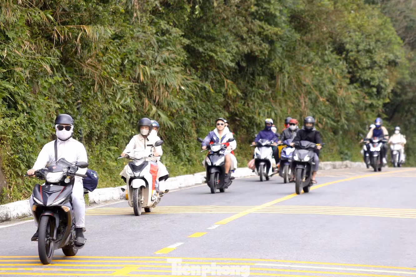 Những người vượt đèo đa số là sinh viên, người lao động quê ở Quảng Bình, Quảng Trị, Huế...