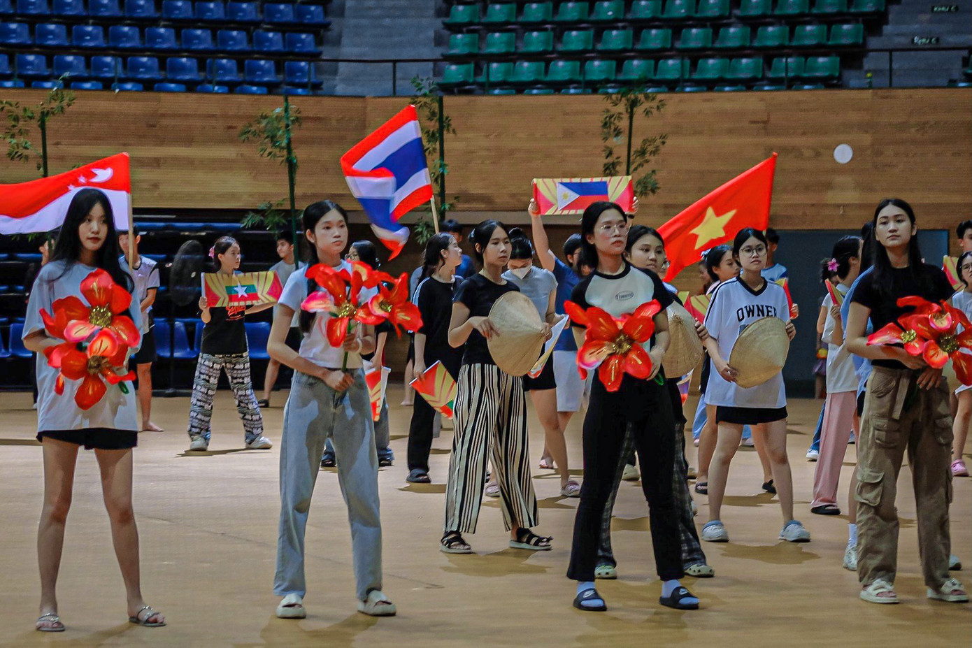 Theo Giám đốc Cung thể thao Tuyên Sơn, hiện đơn vị đã đề xuất tạm dừng hoạt động kinh doanh ăn uống với những hộ kinh doanh xung quanh cung thể thao Tiên Sơn để đảm bảo vệ sinh trong thời gian diễn ra Đại hội Thể thao học sinh Đông Nam Á lần thứ 13.