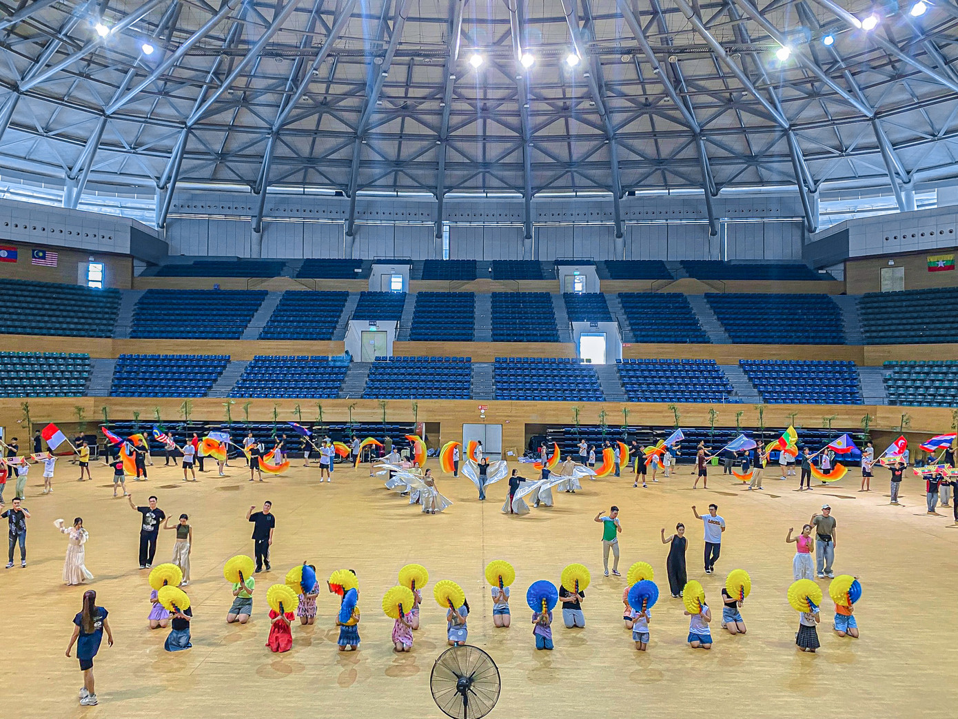 Đại hội thể thao học sinh Đông Nam Á năm nay có sự tham gia của hơn 1.300 vận động viên đến từ 10 quốc gia. Các vận động viên sẽ tham gia tranh tài ở 6 môn thể thao: Bơi, điền kinh, cầu lông, bóng rổ, Pencak silat, Vovinam với tổng cộng 107 nội dung thi đấu, Việt Nam sẽ có 190 vận động viên tham gia tranh tài.