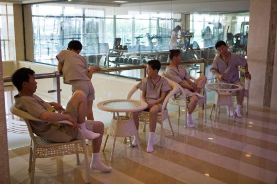 Khu vực thể dục thể thao tại trung tâm thu hút nhiều phụ huynh và học sinh . Khu vực thể dục thể thao tại trung tâm thu hút nhiều phụ huynh và học sinh