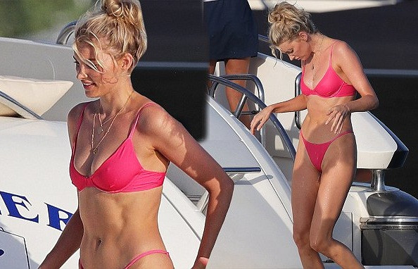 Ngắm ‘búp bê’ Thụy Điển Elsa Hosk gợi tình với bikini và nội y ảnh 2