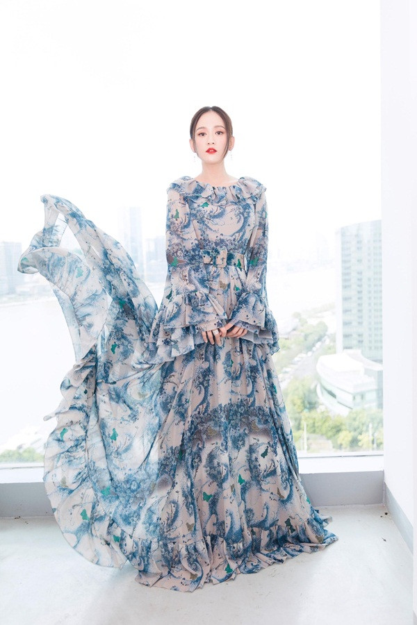 Ngỡ ngàng nét trẻ trung mong manh của ‘Đông Phương Bất Bại’ U40 ảnh 8