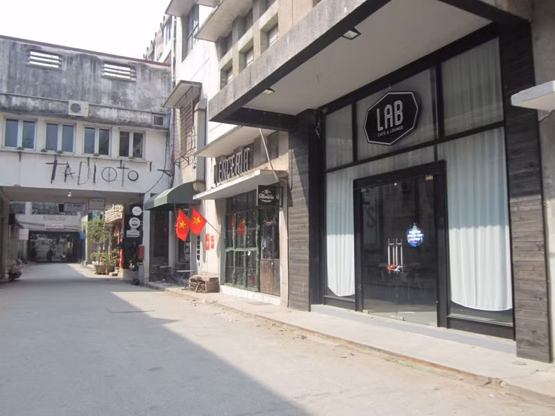Tất cả đã ngừng kinh doanh và khóa kín cửa