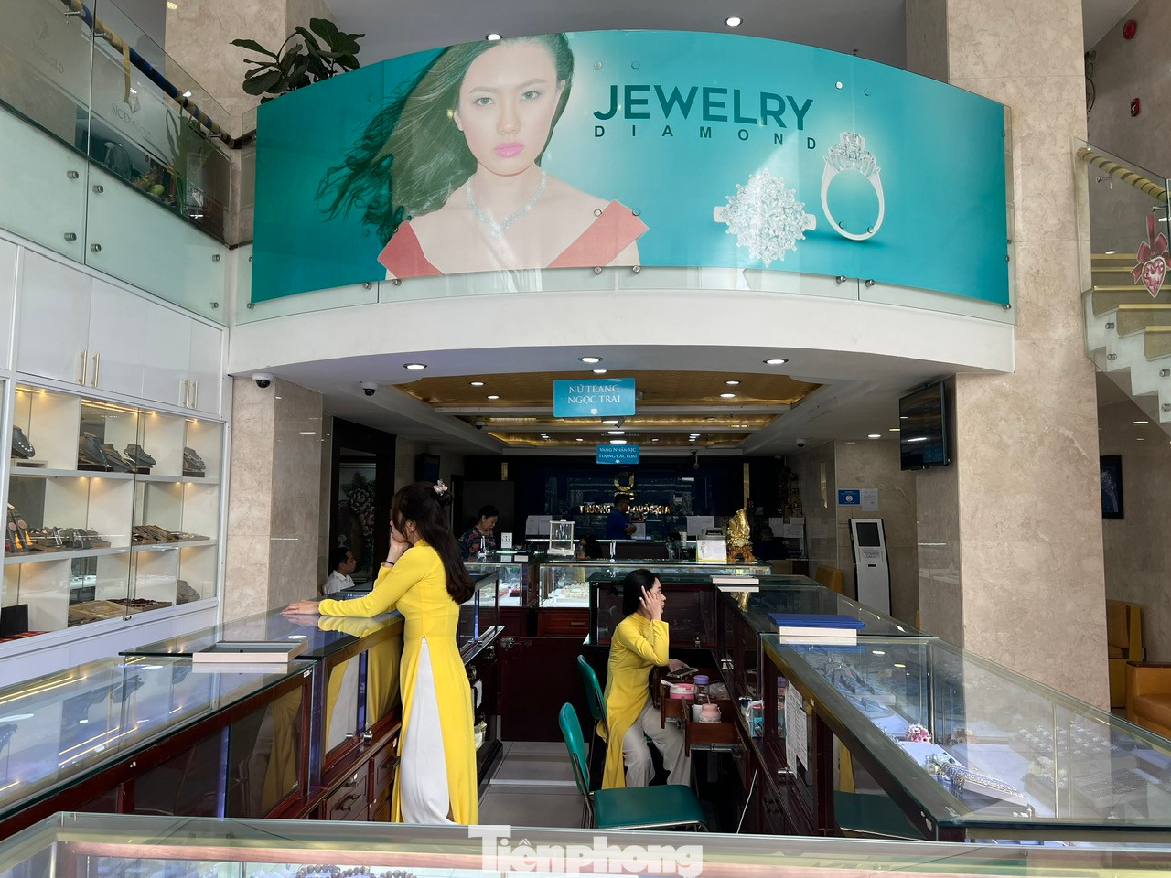 Cảnh vắng vẻ của Công ty SJC trong ngày 20/6 khác hẳn với không gian quá tải khách hàng chờ đợi mua vàng đã diễn ra gần 20 ngày qua.