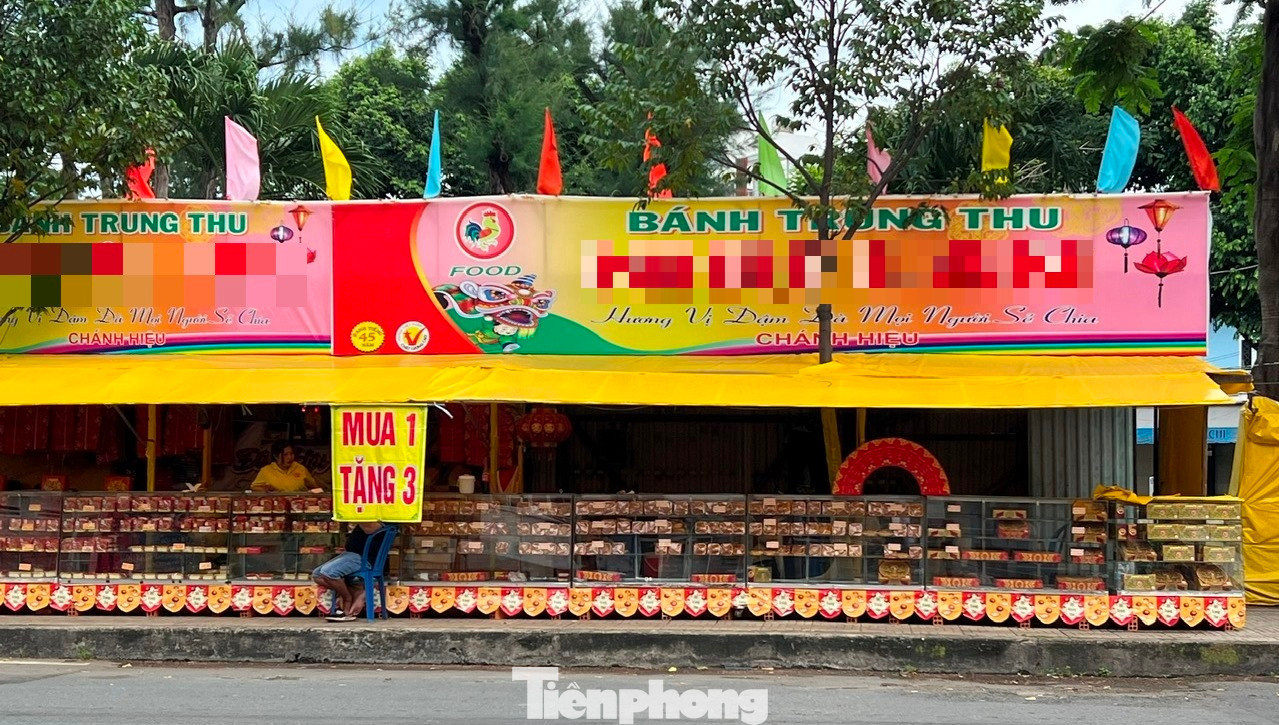 Bánh trung thu giảm giá nhưng vắng khách mua Bánh trung thu giảm giá nhưng vắng khách mua