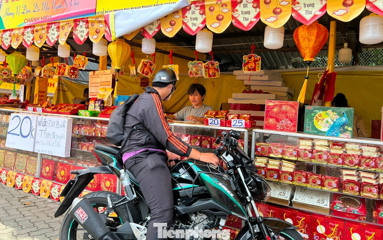 Bánh trung thu 20.000 - 25.000 đồng là loại bánh nhỏ, chỉ chừng 100gram Bánh trung thu 20.000 - 25.000 đồng là loại bánh nhỏ, chỉ chừng 100gram