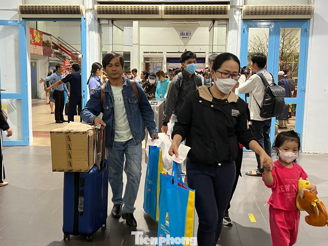 Hơn 160 gia đình được về quê trong đêm 4/2