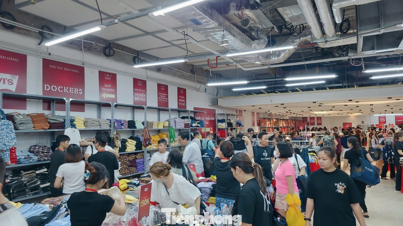 Ông Lê Huỳnh Minh Tú, Phó Giám đốc Sở Công Thương TPHCM cho biết, các đợt giảm giá phục vụ nhu cầu mua sắm trong những ngày lễ không chỉ là dịp để doanh nghiệp tiếp cận người tiêu dùng, mà còn giúp người tiêu dùng mua được hàng chất lượng với giá phải chăng.