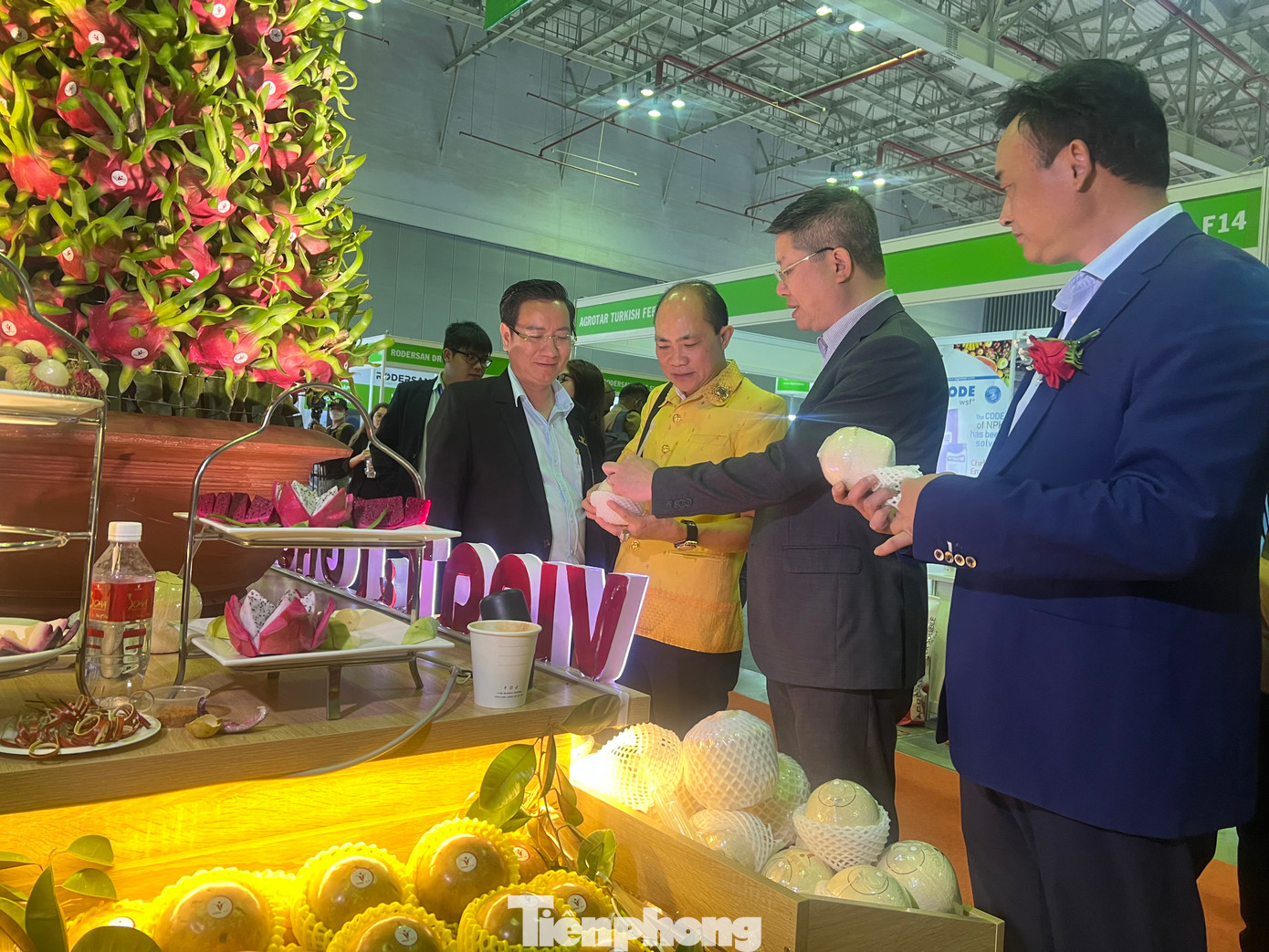 Trái cây xuất khẩu của Việt Nam được nhà mua hàng nước ngoài ưa chuộng.