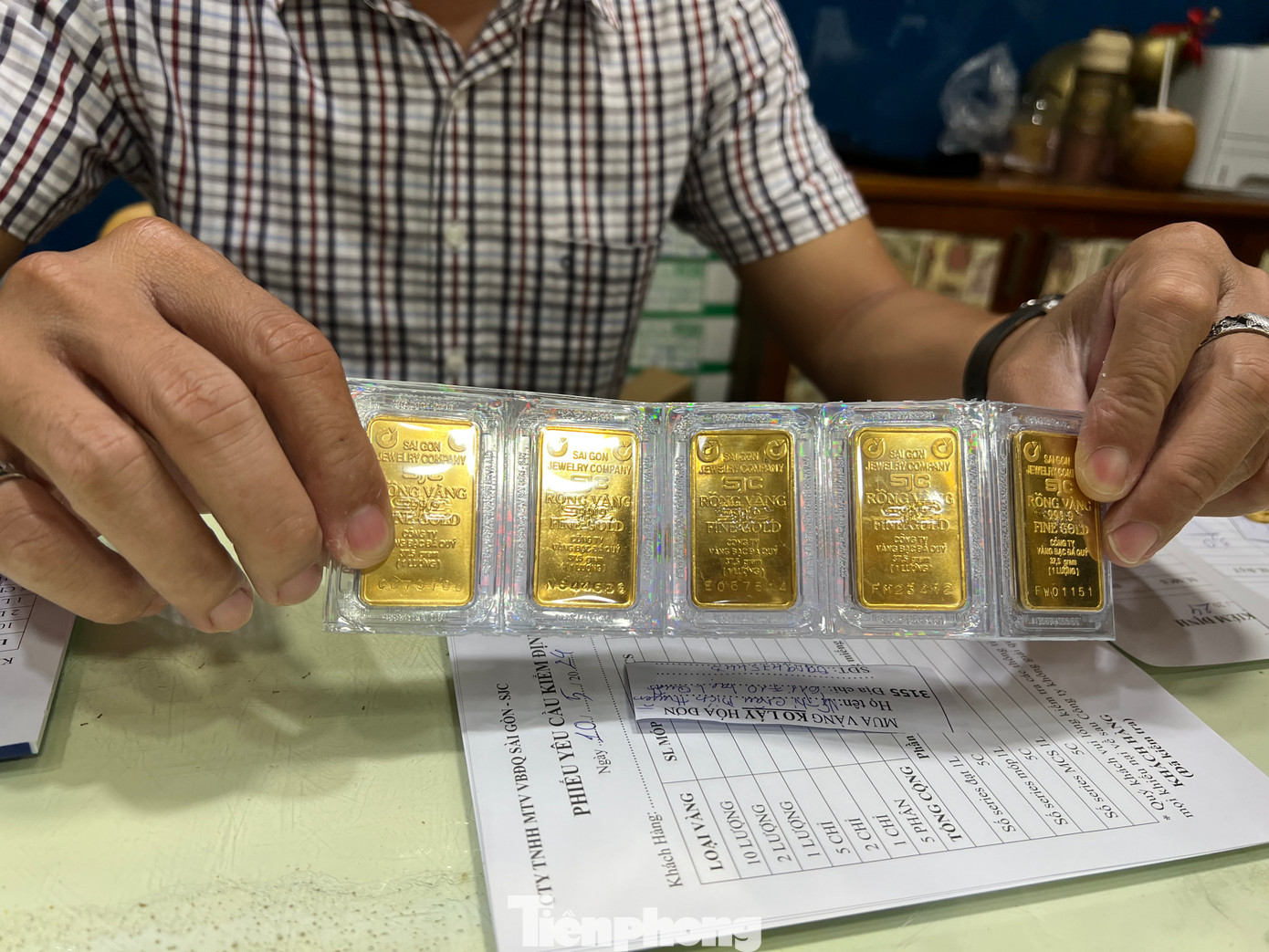 Vàng miếng SJC được người dân tin tưởng vì chất lượng và có thể mua bán ở bất cứ đâu. Vàng miếng SJC được người dân tin tưởng vì chất lượng và có thể mua bán ở bất cứ đâu.