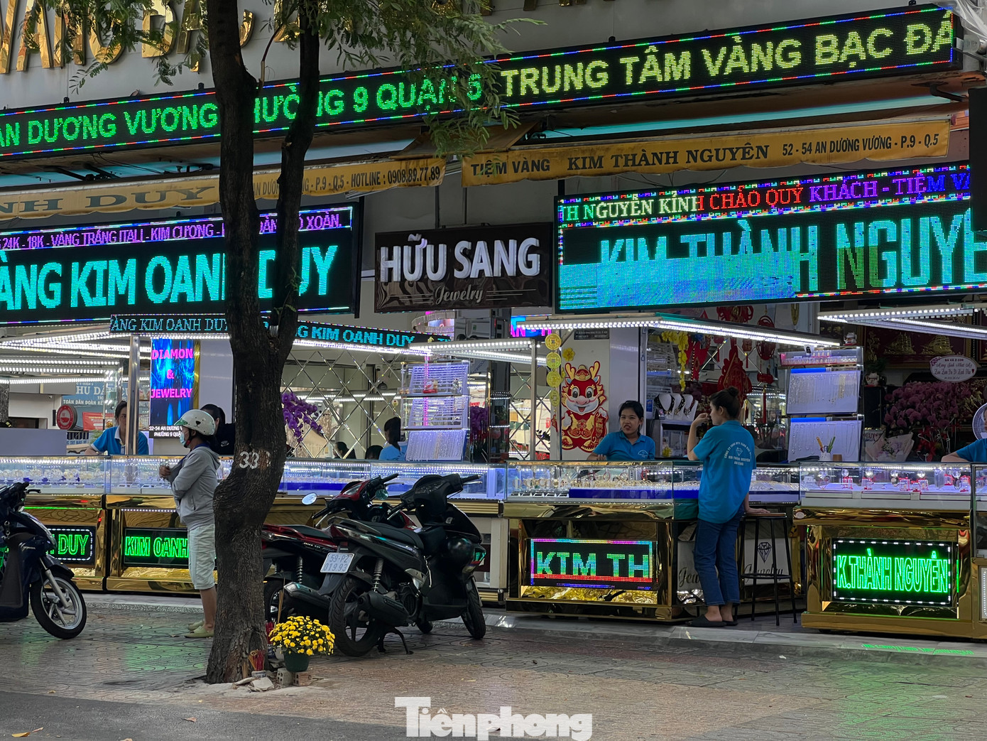 Nhiều tiệm vàng ngóng khách Nhiều tiệm vàng ngóng khách