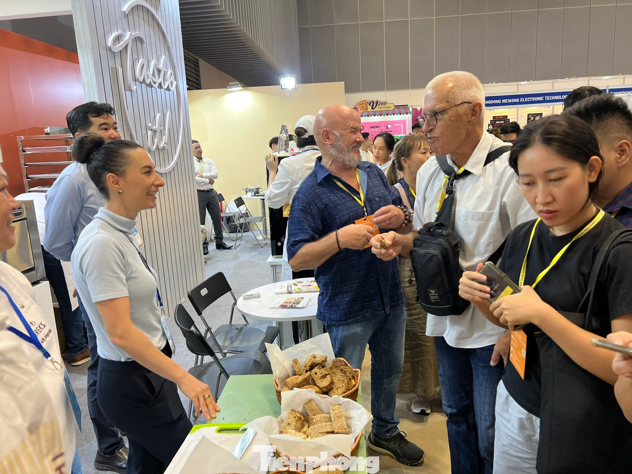 Theo Hiệp hội bánh Đài Bắc, Việt Nam được xem là thị trường lớn và tiềm năng cho ngành bánh sẽ phát triển mạnh mẽ trong thời gian tới. Chính vì thế việc tìm kiếm các giải pháp, công nghệ mới để nâng cao sức cạnh tranh và đa dạng hóa cho sản phẩm, thu hút người tiêu dùng đang được các doanh nghiệp trong ngành này đặc biệt quan tâm. Theo Hiệp hội bánh Đài Bắc, Việt Nam được xem là thị trường lớn và tiềm năng cho ngành bánh sẽ phát triển mạnh mẽ trong thời gian tới. Chính vì thế việc tìm kiếm các giải pháp, công nghệ mới để nâng cao sức cạnh tranh và đa dạng hóa cho sản phẩm, thu hút người tiêu dùng đang được các doanh nghiệp trong ngành này đặc biệt quan tâm.