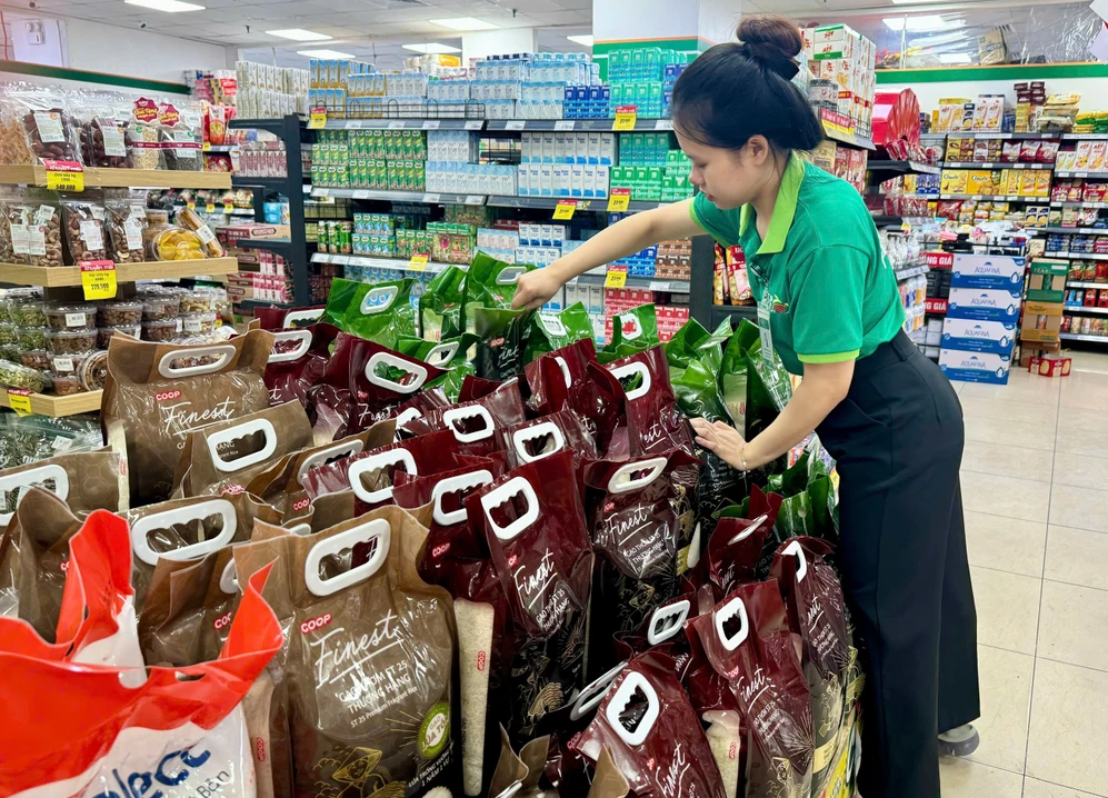 Siêu thị chuẩn bị sẵn nguồn hàng hỗ trợ miền Trung nhằm không để đứt nguồn hàng hóa và bình ổn giá