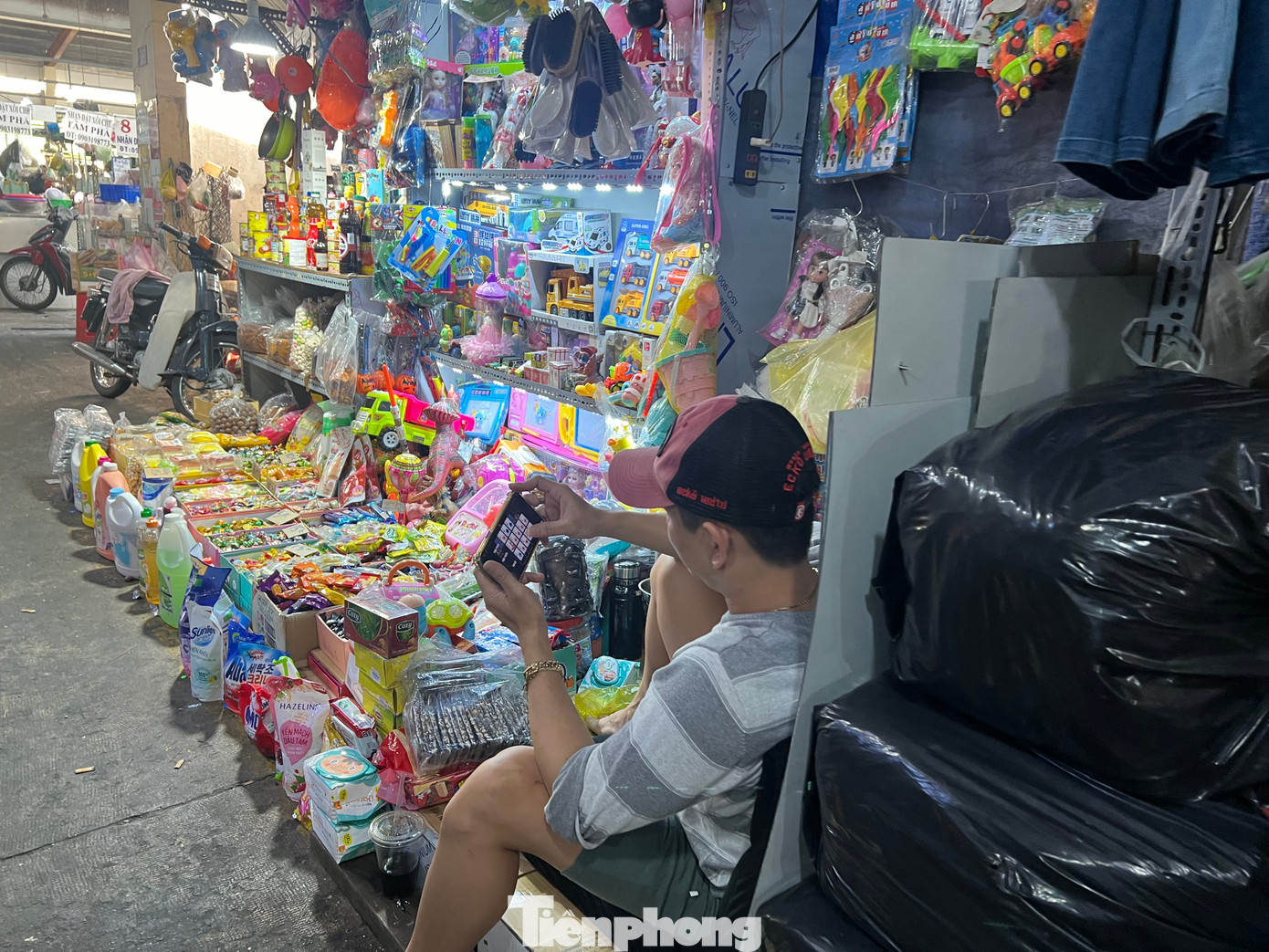 Tiểu thương chơi điện tử giết thời gian