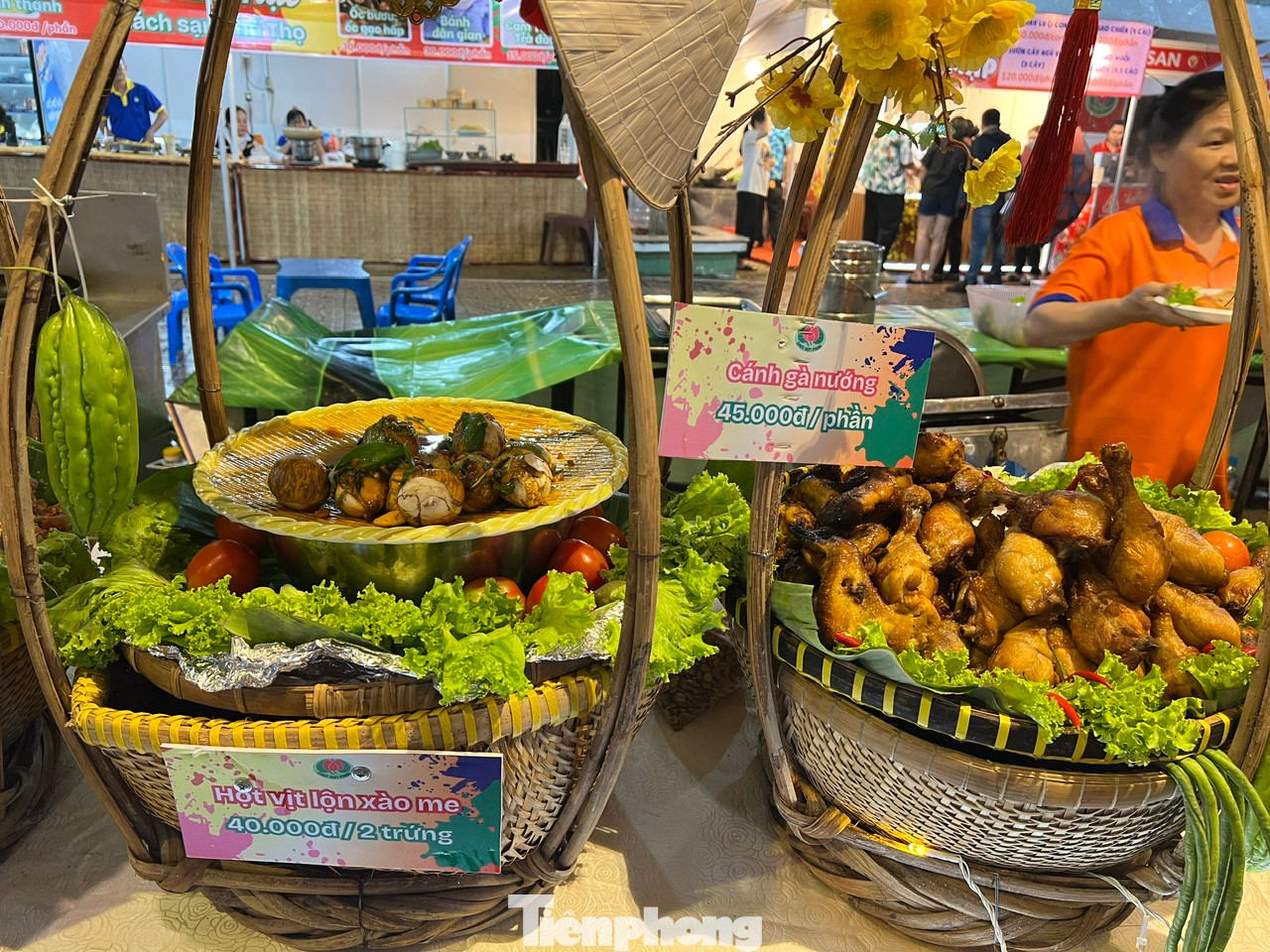 Hột vịt lộn xào me, cánh gà nướng thơm ngon